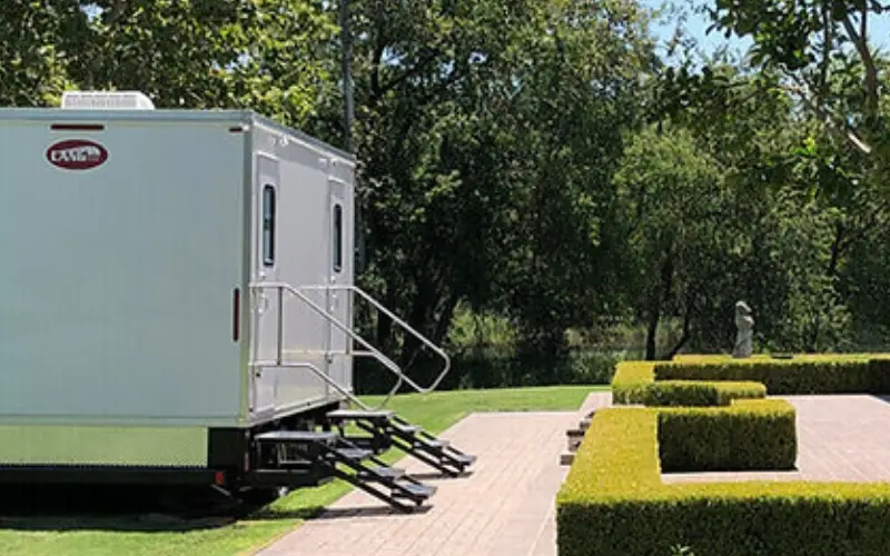 portable restroom rental