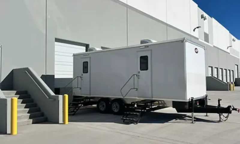portable bathroom rental