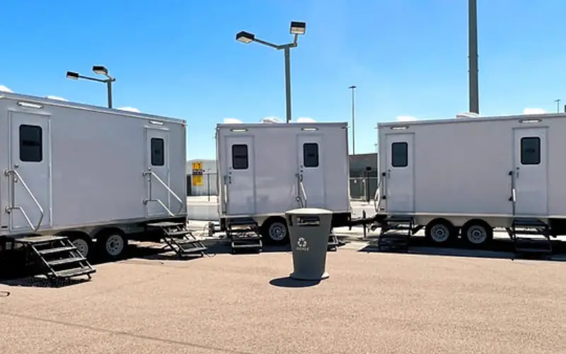 portable bathroom rental