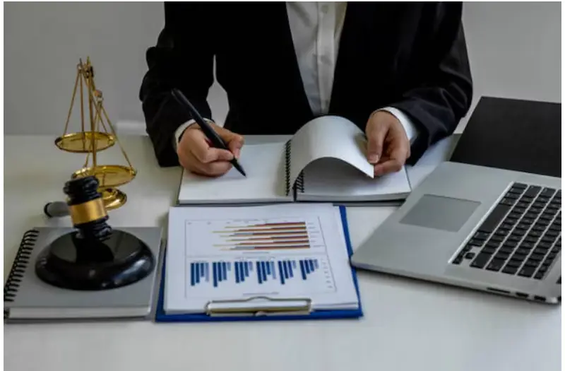 advertising and marketing lawyer